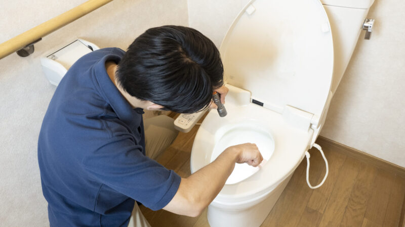 トイレつまり解消法5選｜自宅でできる安全な応急処置と注意点