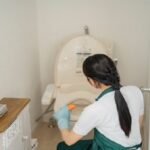 トイレが詰まってないのに下水臭いときの原因と対処法 | 予防対策も紹介！