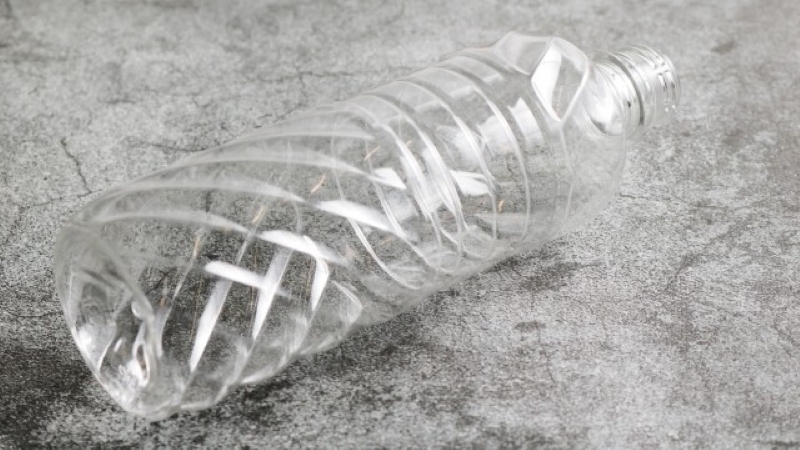 キッチンの排水口つまりをペットボトルで直す手順