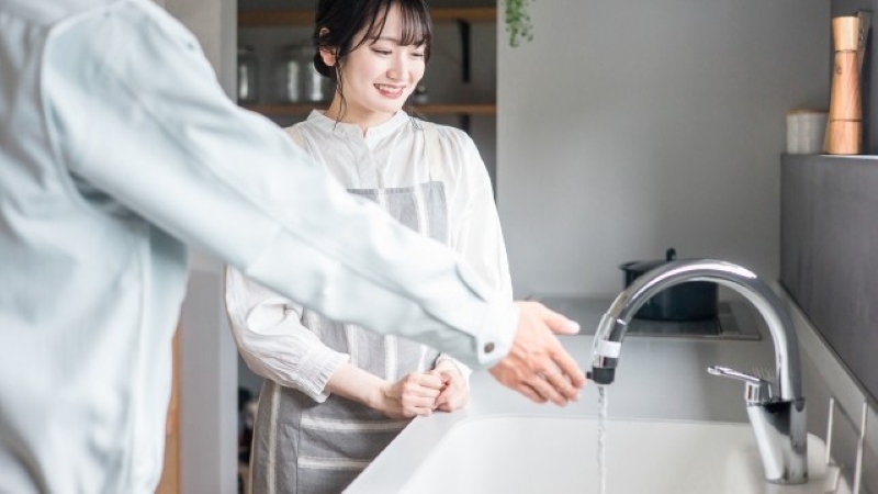 キッチンの排水口つまりをペットボトルで直せないときは