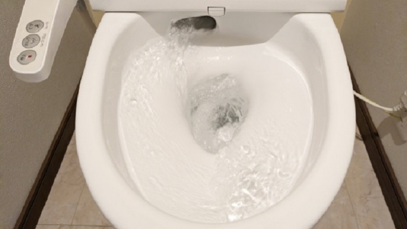 トイレの水が出るところの黒ずみの原因・落とし方！汚れの予防法も解説
