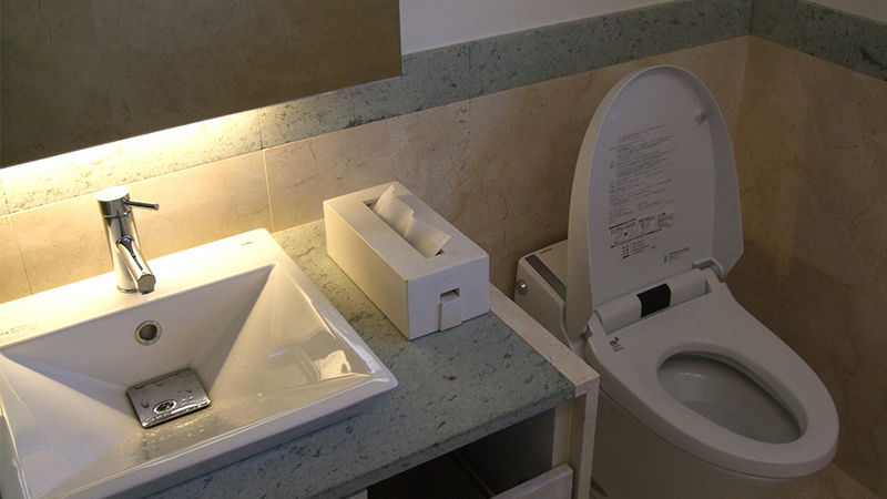 ティッシュを流すとトイレつまりが起こる理由