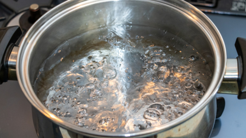 キッチンの排水口つまりはお湯で直らない？効果的なケース・原因別の対処法